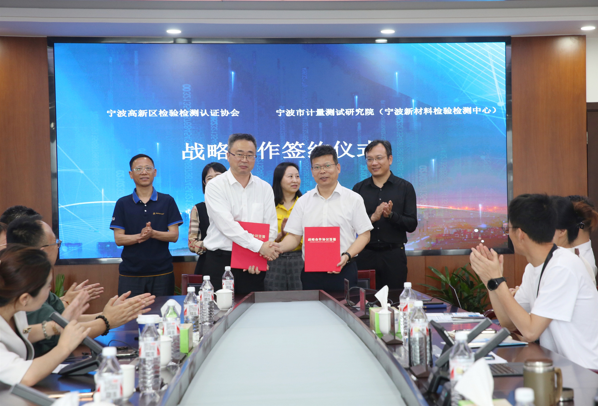 中国中检宁波公司参加宁波国家高新区第25个世界计量日主题活动2.jpg